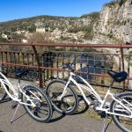 © Balazuc Loisirs : Location de vélos classiques et électriques - C. Thibon (retraitée)