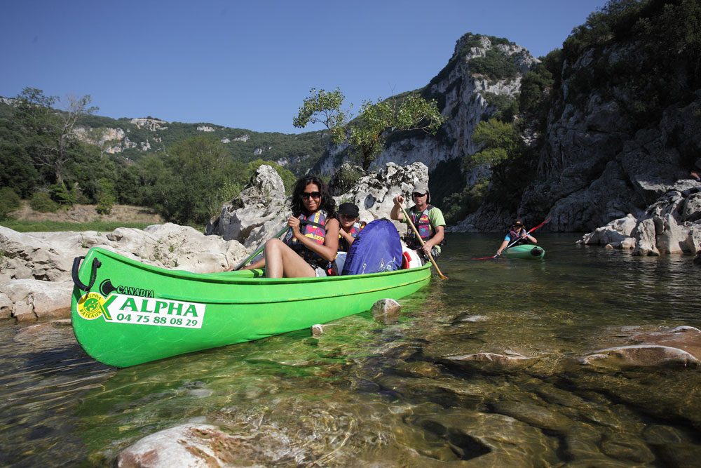 Canoeing from Sampzon (Upstream) to Chames - 14 km with Alpha Bateaux