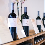 © Domaine Audu - Red display stand - Domaine Audu
