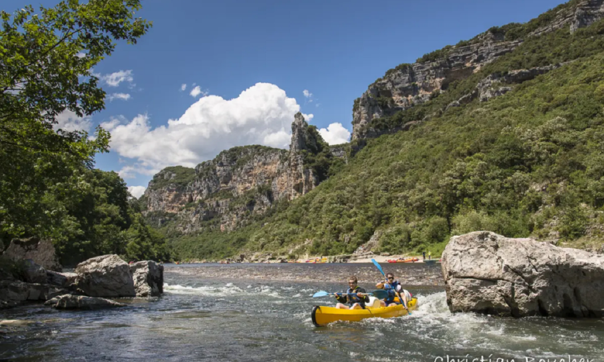 VTTAE - Kayak" break in the heart of the Ardèche Gorges