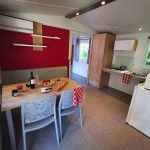 © Campsite le Coin Charmant - CAMPING LE COIN CHARMANT mobil-home grand  espace PMR