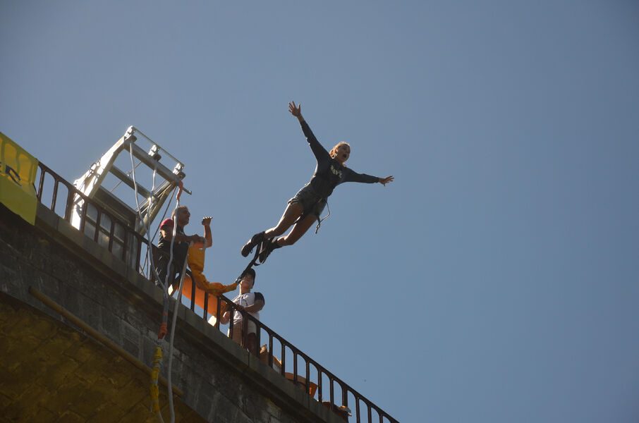 Saut à l'élastique avec Elastic Crocodil Bungee