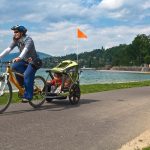 © Family cycling on the shores of Lac du Bourget - Christian Martelet - Auvergne-Rhône-Alpes Tourisme