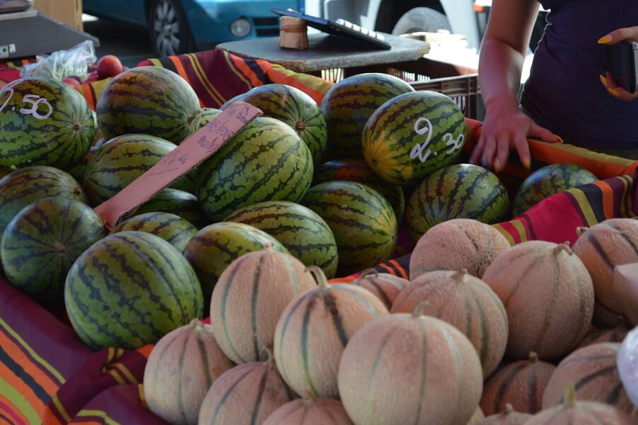 Farmers' market