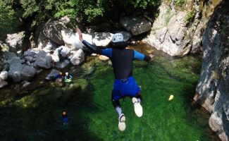 Supervised activity with Ardèche Equilibre - Canyoning