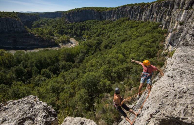 Escalade en Ardèche ©Matthieu Dupont