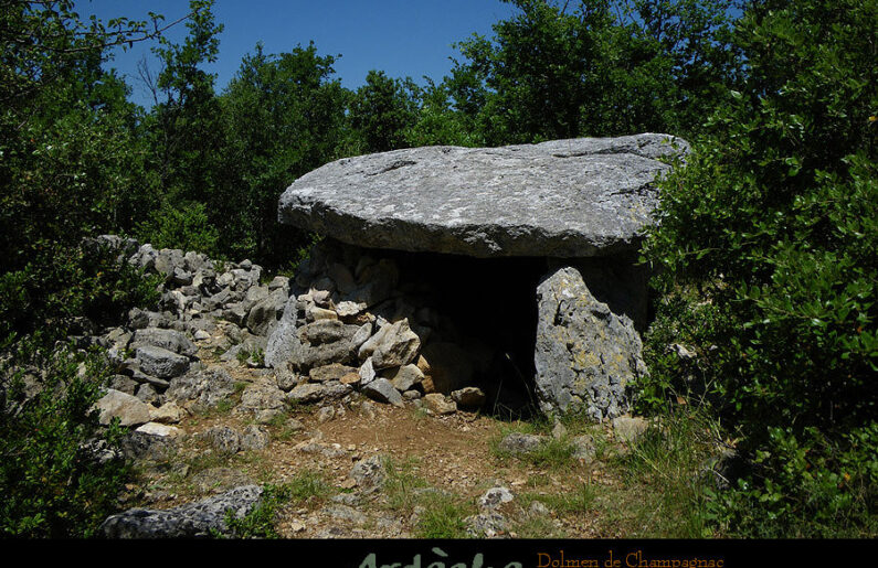 Dolmen de Champagnac Vagnas Ardèche