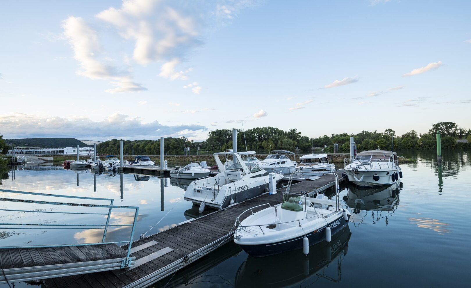 Port de plaisance - Viviers, le 18 août 2020.