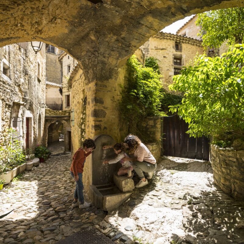 ruelle saint montan village ardeche