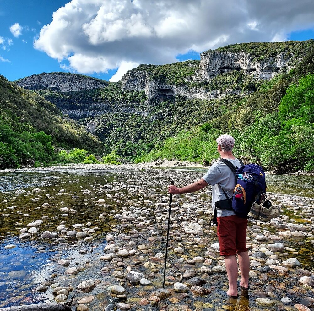 Sébastien dans les Gorges de l'Ardèche - Rando 2 jours avec bivouac © Charline Poullain (6)