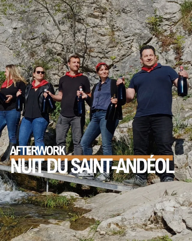 📣 𝗦𝗮𝘃𝗲 𝘁𝗵𝗲 𝗗𝗮𝘁𝗲: Vendredi 2 Mai, c'est la deuxième édition de la Nuit du Saint-Andéol. 🎧📀🎶🍷

🫶 Les vignerons des Côtes du Rhône Villages Saint-Andéol t'invitent pour un 𝗔𝗳𝘁𝗲𝗿𝗪𝗼𝗿𝗸 𝗱𝗮𝗻𝘀 𝗹𝗲 𝗣𝗮𝗿𝗰 𝗱𝘂 𝗖𝗵𝗮̂𝘁𝗲𝗮𝘂 𝗱𝗲 𝗦𝗮𝗶𝗻𝘁-𝗠𝗮𝗿𝗰𝗲𝗹 𝗱'𝗔𝗿𝗱𝗲̀𝗰𝗵𝗲.
📍 A partir de 17h30
🍷 Bar à vins
🎸 Concerts live avec Cécilia Pascal, Cookie Groove Duo, et Dust
🍕 Food trucks
🥳 Ambiance festive
💰 Entrée 5€ avec un verre offert

Et le lendemain, le Samedi 3 Mai, les vignerons remettent ça avec une soirée d’exception au Palais des Évêques pour fêter la remontée des bouteilles de vin de l’appellation Côtes-du-Rhône Villages Saint-Andéol, immergées depuis le 9 Décembre 2023 à 12 mètres de profondeur.

Pour l'occasion:
✨ Dîner étoilé par le chef @Guido Nino Torres (Likoké - Les Vans)
🍷 Vente aux enchères de magnums immergés
🎶 Apéritif musical – Dress code : tenue de soirée
💝 Bénéfices reversés à l’association Pluriels
💰 Tarif : 120 €
📅 Réservation avant le 25 avril
📞 06 81 73 60 18
✉️ syndicdrcsaintandeol@gmail.com

𝗖'𝗲𝘀𝘁 𝗾𝘂𝗼𝗶 𝗰𝗲𝘁𝘁𝗲 𝗲𝘅𝗽𝗲́𝗿𝗶𝗺𝗲𝗻𝘁𝗮𝘁𝗶𝗼𝗻 𝗱𝘂 𝘃𝗶𝗲𝗶𝗹𝗹𝗶𝘀𝘀𝗲𝗺𝗲𝗻𝘁 𝗱𝗲𝘀 𝘃𝗶𝗻𝘀 𝘀𝗼𝘂𝘀 𝗹'𝗲𝗮𝘂 ? 🤔
Les Vignerons de l’appellation Saint Andéol Côtes-du-Rhône Villages expérimentent depuis l'automne 2023 le vieillissement de leurs vins en bouteilles dans la fraîcheur (13°) et l’obscurité du « Goul de la Tannerie », une rivière souterraine de Bourg-Saint-Andéol. 

𝗟𝗲𝘀 𝘃𝗶𝗻𝘀 𝗶𝗺𝗺𝗲𝗿𝗴𝗲́𝘀 𝘀𝗼𝘂𝘀 𝗹’𝗲𝗮𝘂 𝗯𝗲́𝗻𝗲́𝗳𝗶𝗰𝗶𝗲𝗿𝗼𝗻𝘁 𝗱𝗲 𝗹𝗮 𝘁𝗲𝗺𝗽𝗲́𝗿𝗮𝘁𝘂𝗿𝗲 𝗰𝗼𝗻𝘀𝘁𝗮𝗻𝘁𝗲 𝗮̀ 𝟭𝟯 𝗱𝗲𝗴𝗿𝗲́𝘀, 𝗲́𝘁𝗲́ 𝗰𝗼𝗺𝗺𝗲 𝗵𝗶𝘃𝗲𝗿, 𝗲𝘁 𝗹𝗲 𝗻𝗼𝗶𝗿 𝗮𝗯𝘀𝗼𝗹𝘂, 𝗱𝗲𝘂𝘅 𝗰𝗼𝗻𝗱𝗶𝘁𝗶𝗼𝗻𝘀 𝗱𝗲 𝘃𝗶𝗲𝗶𝗹𝗹𝗶𝘀𝘀𝗲𝗺𝗲𝗻𝘁 𝗼𝗽𝘁𝗶𝗺𝗮𝗹𝗲𝘀. 
 
𝗨𝗻𝗲 𝗱𝗲́𝗴𝘂𝘀𝘁𝗮𝘁𝗶𝗼𝗻 𝗰𝗼𝗺𝗽𝗮𝗿𝗮𝘁𝗶𝘃𝗲 𝗲𝗻𝘁𝗿𝗲 𝗱𝗲𝘀 𝗺𝗮𝗴𝗻𝘂𝗺𝘀 𝗲𝘅𝗽𝗲́𝗿𝗶𝗺𝗲𝗻𝘁𝗮𝘂𝘅 𝘃𝗶𝗲𝗶𝗹𝗹𝗶𝘀 𝗱𝗮𝗻𝘀 𝗹’𝗲𝗮𝘂 𝗲𝘁 𝗱𝗲𝘀 𝗺𝗮𝗴𝗻𝘂𝗺𝘀 𝘁𝗲́𝗺𝗼𝗶𝗻𝘀 𝘃𝗶𝗲𝗶𝗹𝗹𝗶𝘀 𝗮̀ 𝗹’𝗮𝗶𝗿 𝗹𝗶𝗯𝗿𝗲 a été menée par Philippe Faure-Brac, meilleur sommelier du monde 1992. Le verdict est clair : plus de complexité, et plus de maturité gourmande dans le magnum immergé. 

#vin